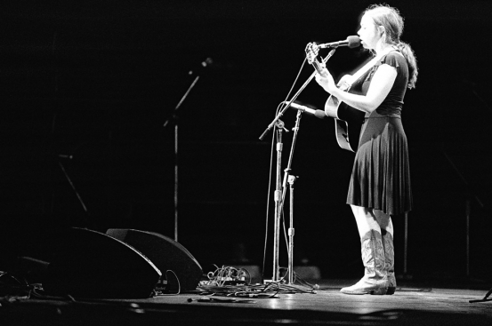 Sarah Jarozs live at New Port Folk Festival 2010