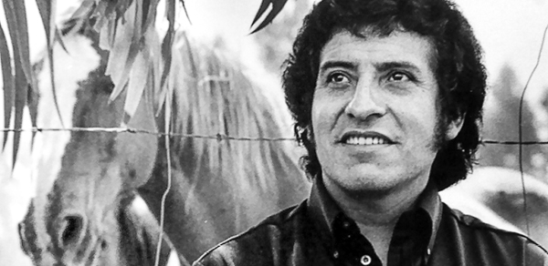 Victor Jara, not letting the barbed wire get him down.